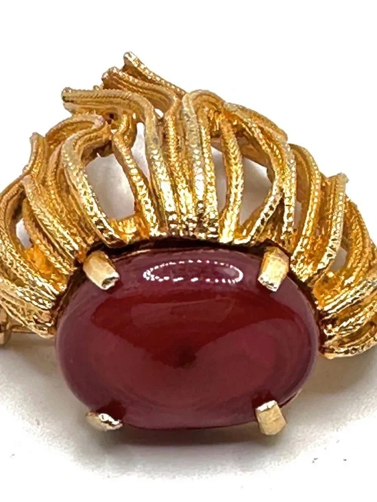 Vintage Hattie Carnegie Unsigned Gold Tone Brooch - Picture 2 of 9